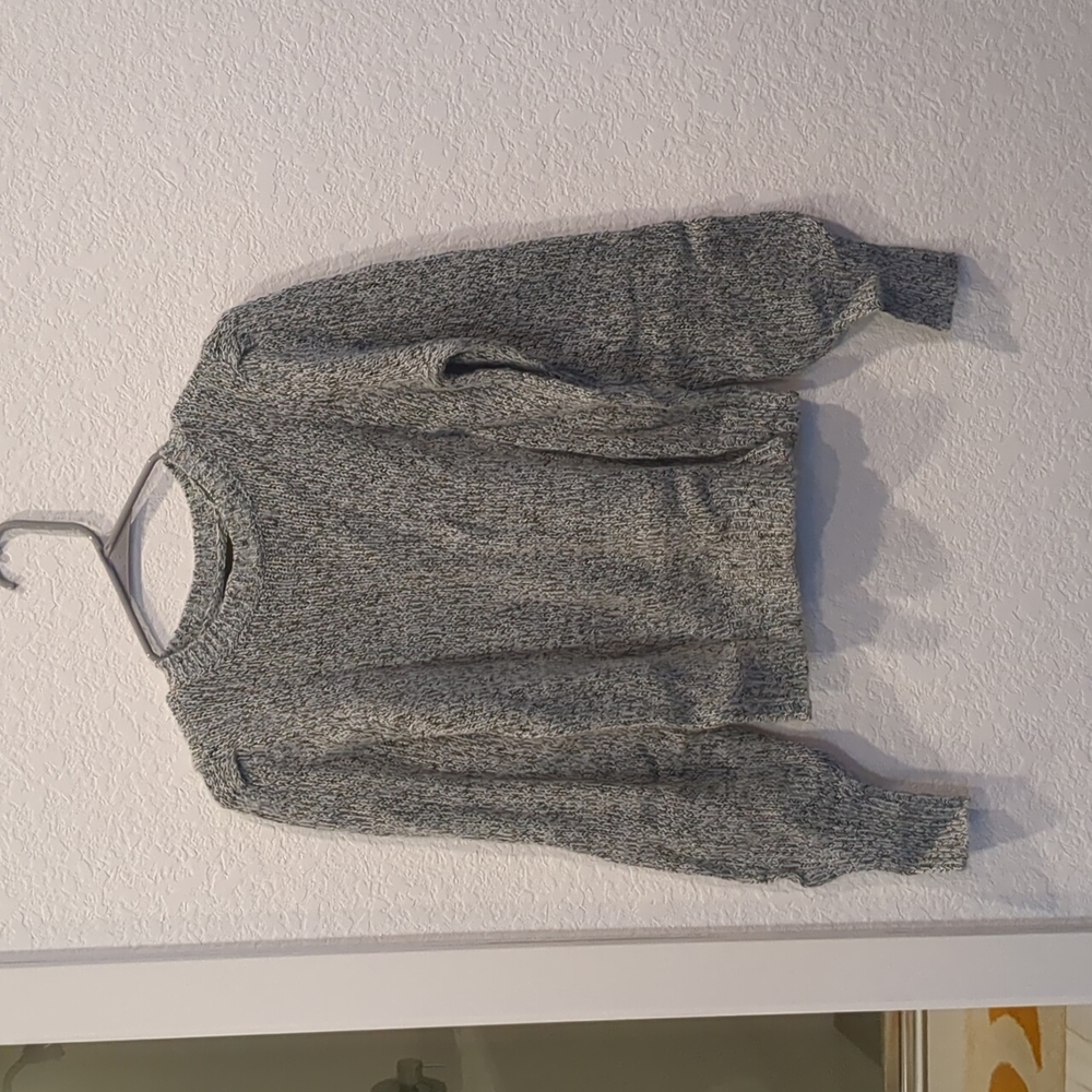 Grey sweater with puff sleeves